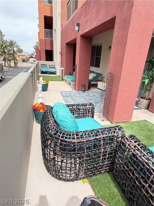 Building Photo - 87 E Agate Ave