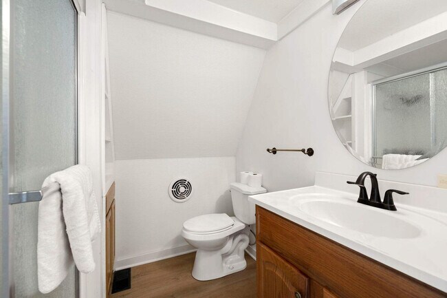 Building Photo - 9063 Mundell Rd