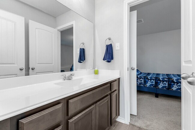 Building Photo - ASK ABOUT FREE APPLICATIONS THROUGH AUGUST!  "Spacious 6-Bedroom Retreat with 3.5 Baths and Over ...