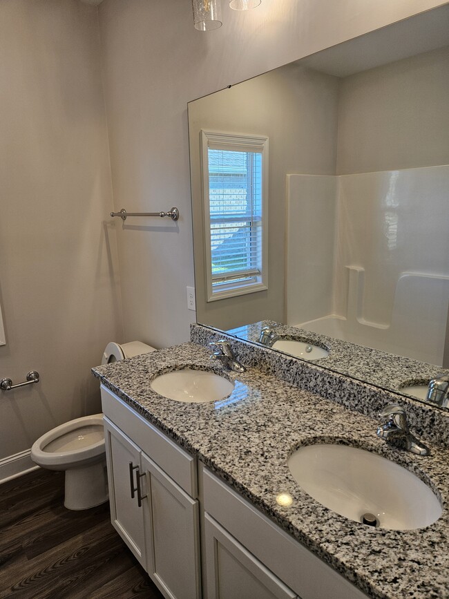 Building Photo - 212 Pine Is Ave