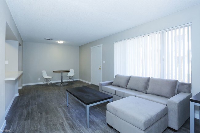 Building Photo - 939 E Flamingo Rd