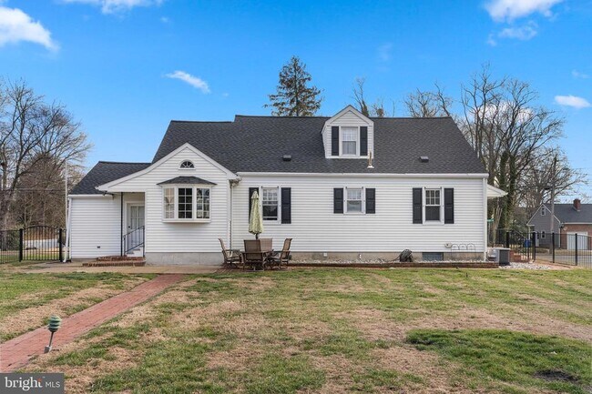 Building Photo - 48 S Locust Ave