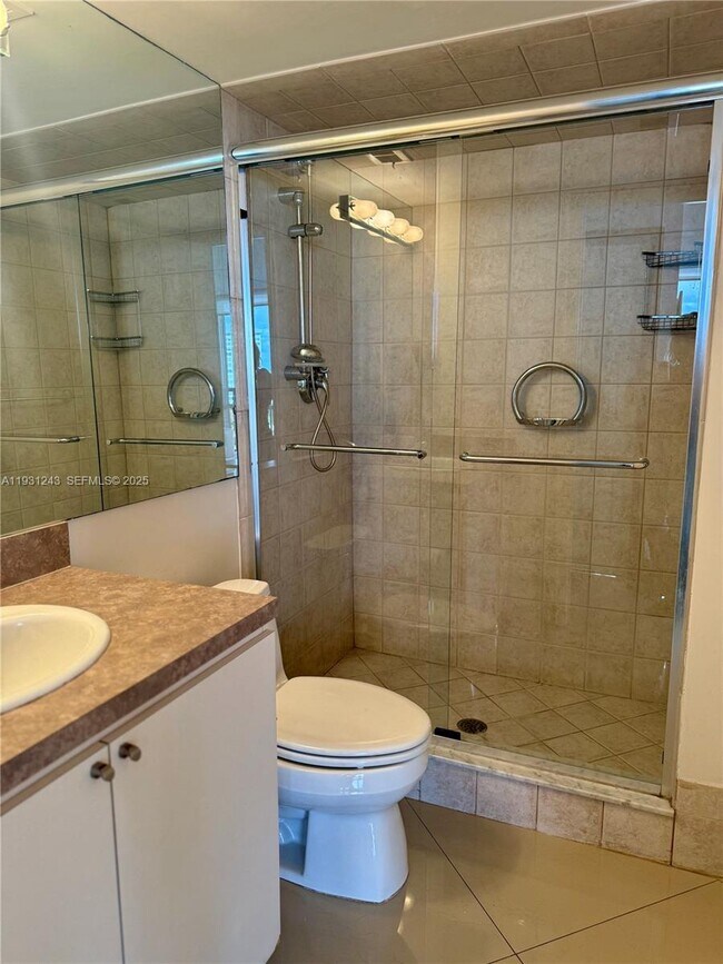 Building Photo - 2017 S Ocean Dr