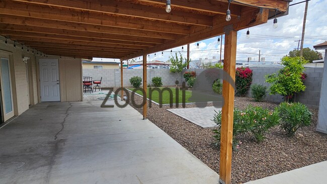 Building Photo - Wonderful home, convenient location