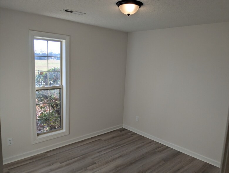 Building Photo - 588 Clutts Rd