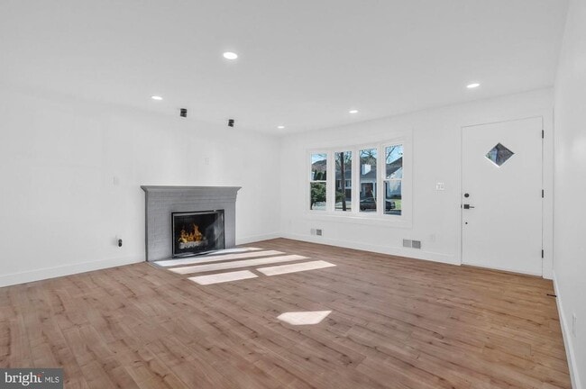 Building Photo - 6810 Weaver Ave