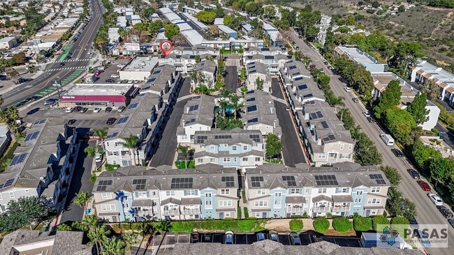 Building Photo - 3 Bedroom 3.5 Bathroom Townhouse in Sunset Cove