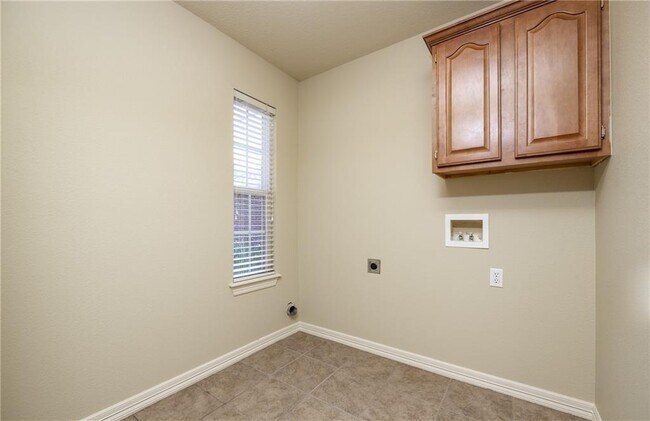 Building Photo - 5033 Stepney Ct