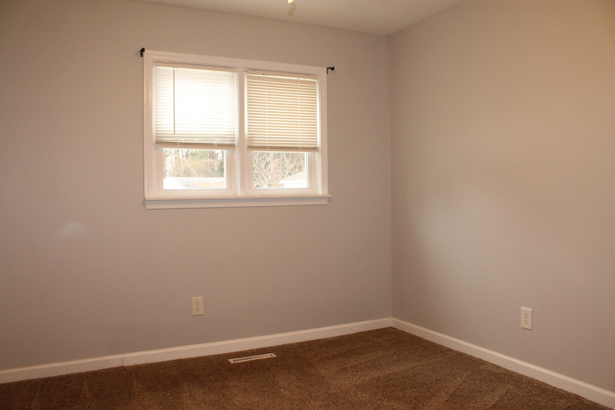 Building Photo - 4902 Simpson Dr