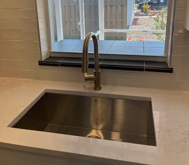 Building Photo - Lost in Paradise USA LLC