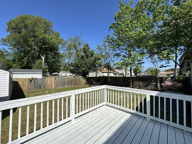 Building Photo - 8803 Tidewater Dr