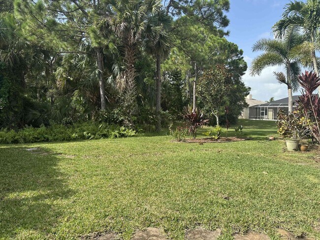 Building Photo - 635 SW Indian Key Dr