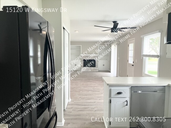 Building Photo - 15120 W Kingsway Dr
