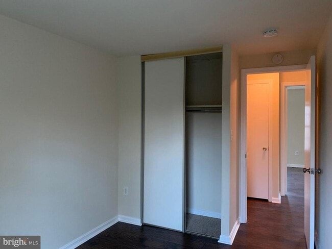 Building Photo - 1658 Colonial Way