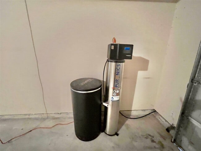 Building Photo - 9912 Western Ridge Way