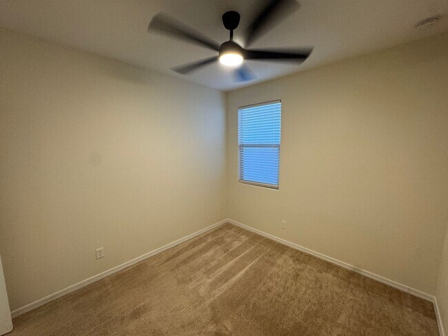 Building Photo - 4 Bedroom - 2 Bath - 1760 Sq. Ft - Beautiful New Built Home - Glendale