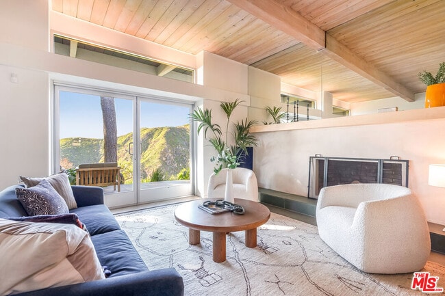 Building Photo - 16798 Charmel Ln