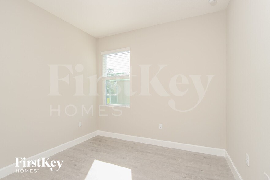 Building Photo - 109 Hillock Ave NW