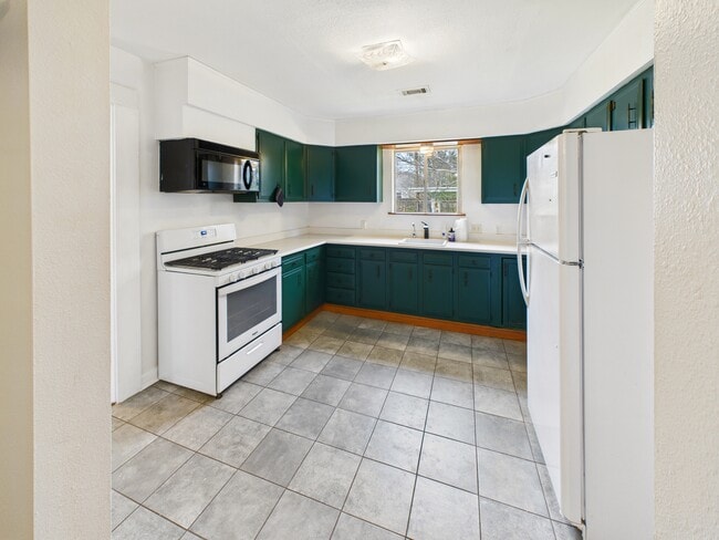 Building Photo - 1206 E 30th St