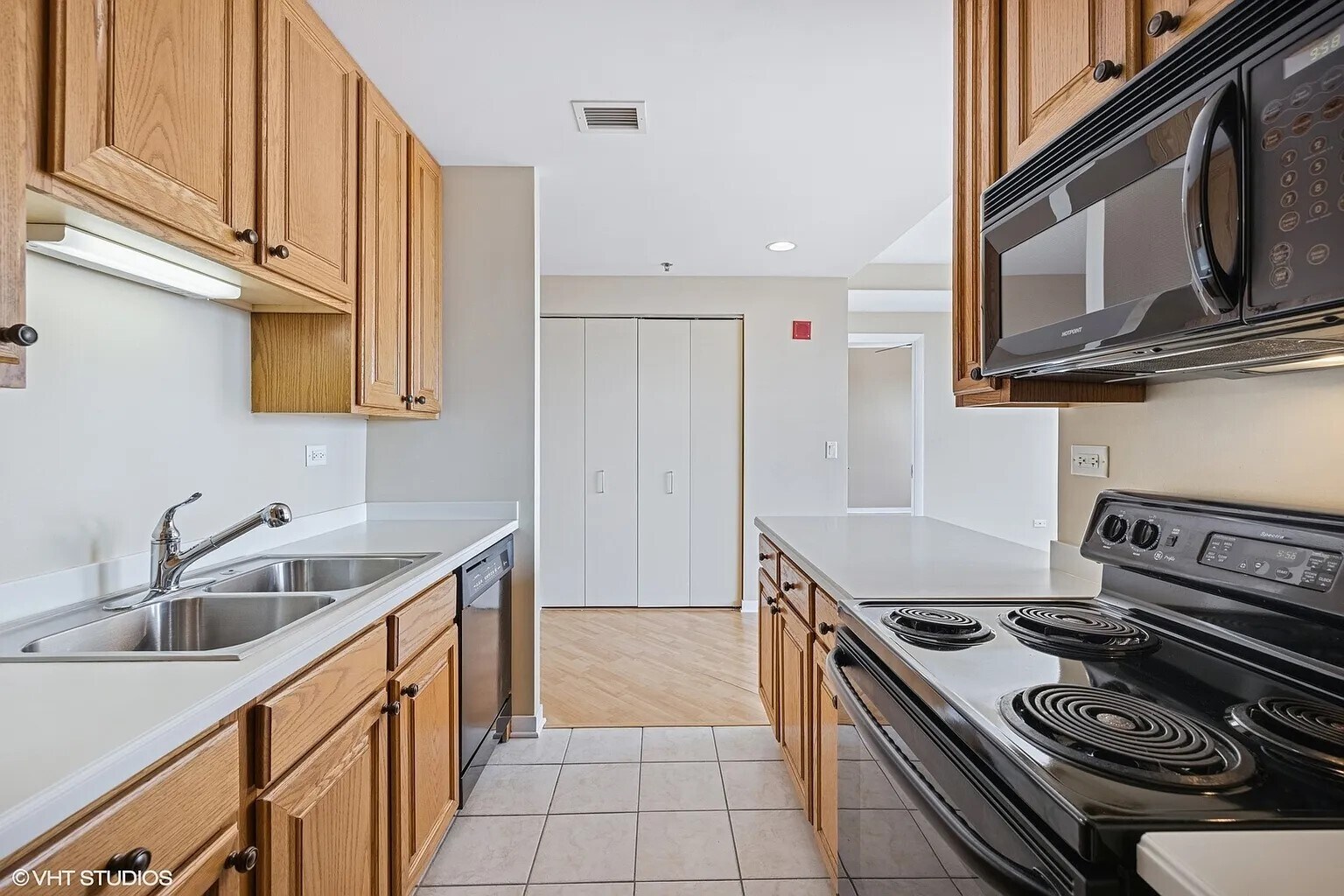 Building Photo - 77 S Evergreen Ave