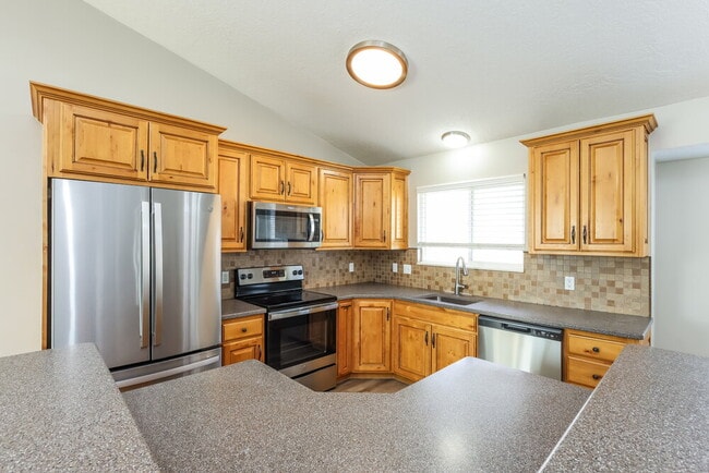 Building Photo - 1658 W 8430 S