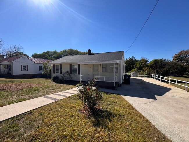 Building Photo - Freshly Updated 3Bedroom One Story Home