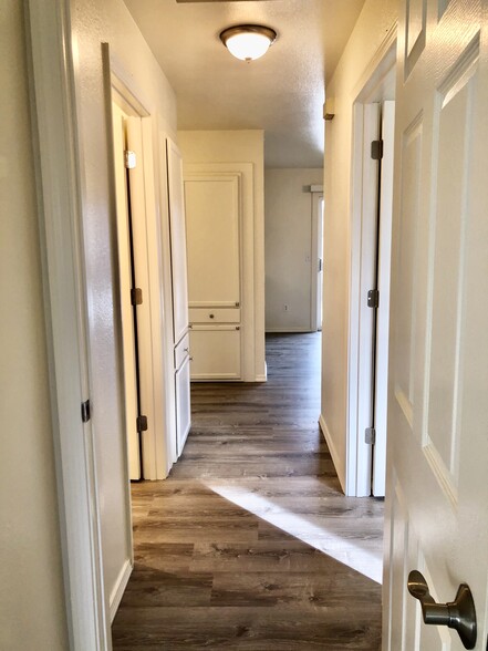 Building Photo - 583 Van Wey Cir