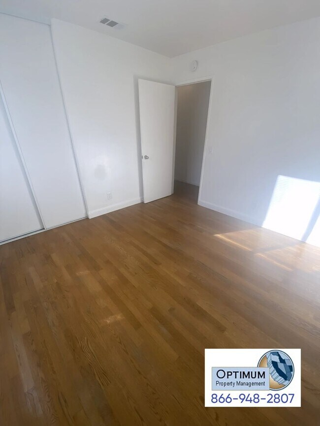 Building Photo - Charming 3-Bedroom, 2-Bathroom Home with E...