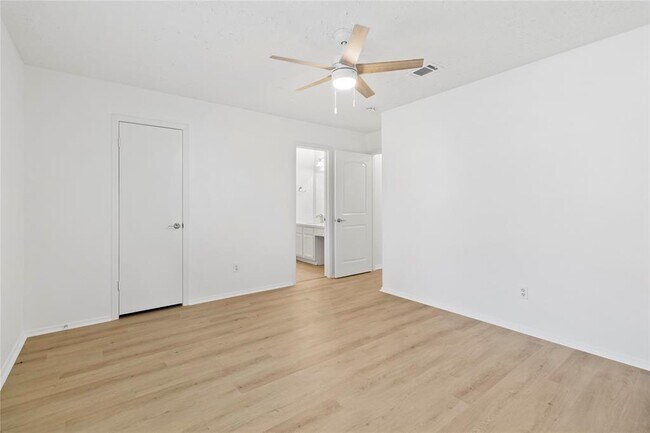 Building Photo - 126 Wood Hollow Dr