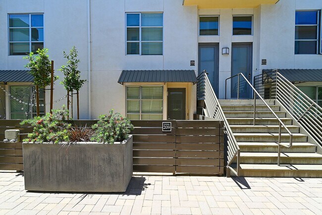 Building Photo - 1 E Julian St