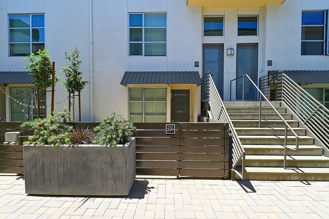 Building Photo - AVAILABLE NOW! $2,550- CUTEST CONDO IN DOW...