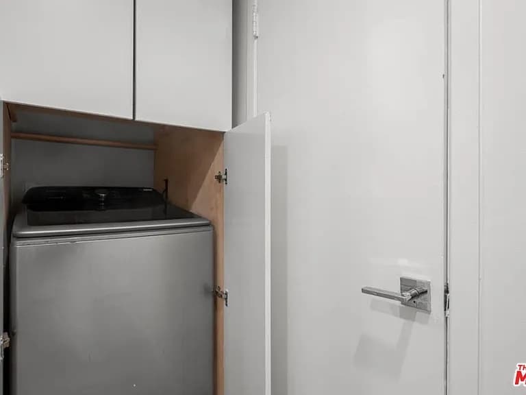 Building Photo - 423 S Rexford Dr