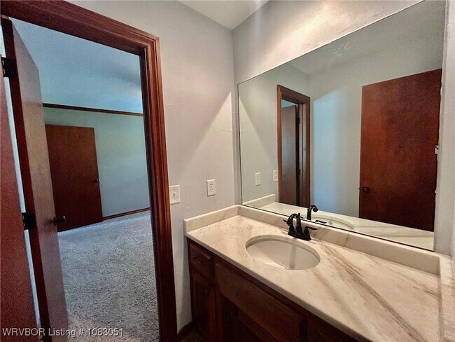 Building Photo - 1801 Oak Forest Dr