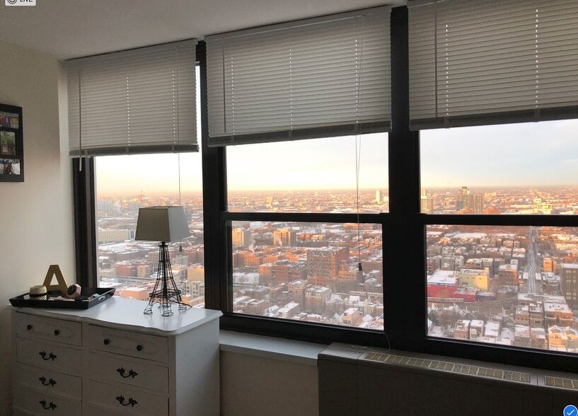 Building Photo - 1560 N Sandburg Ter