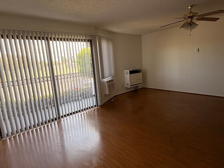 Building Photo - 6827 Whitsett Ave