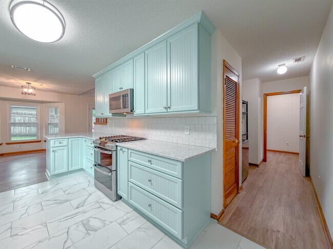 Building Photo - 776 Lupine Ln