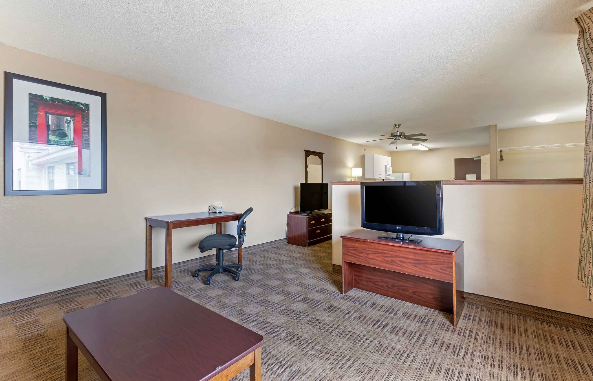 Building Photo - Furnished Studio-Des Moines - Urbandale