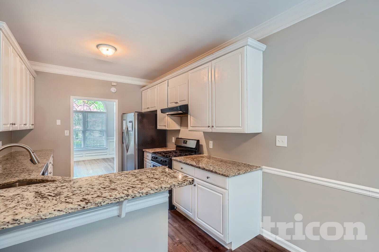 Building Photo - 2200 Sugarbirch Dr
