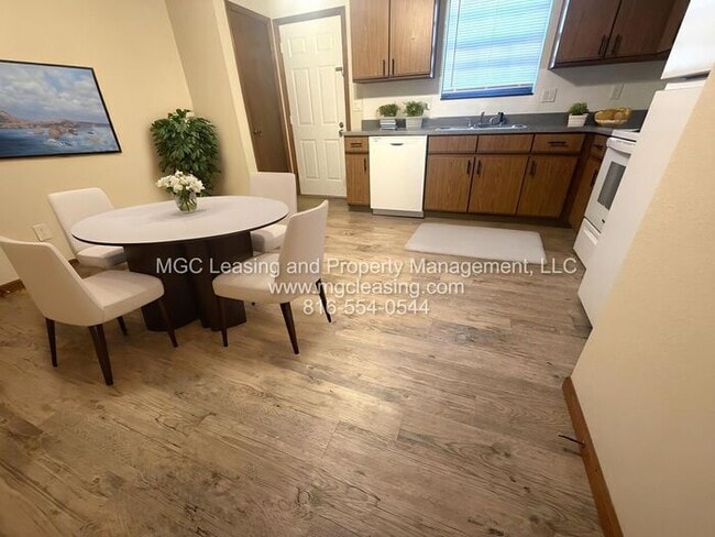 Building Photo - Peaceful Townhome with Private Patio by La...