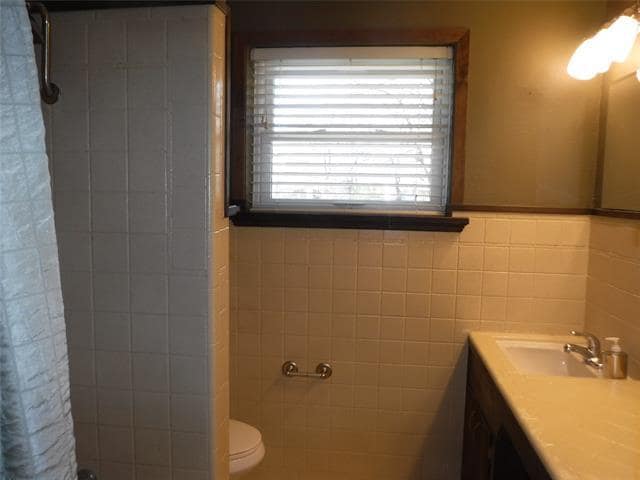 Building Photo - 10921 Sinclair Ave