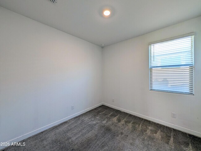 Building Photo - 9509 W Sells Dr