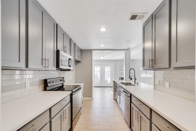 Building Photo - 14228 Misty Meadow Ln