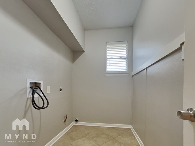 Building Photo - 3707 Lauderwood Ln