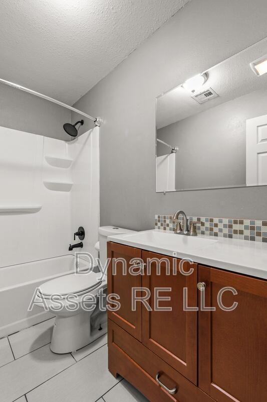 Building Photo - 1914 John F Kennedy St