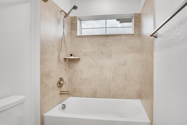 Building Photo - $3,650.00 - 4 Beds 3 Baths Single Family H...