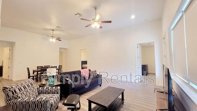 Building Photo - 1711 Sycamore St