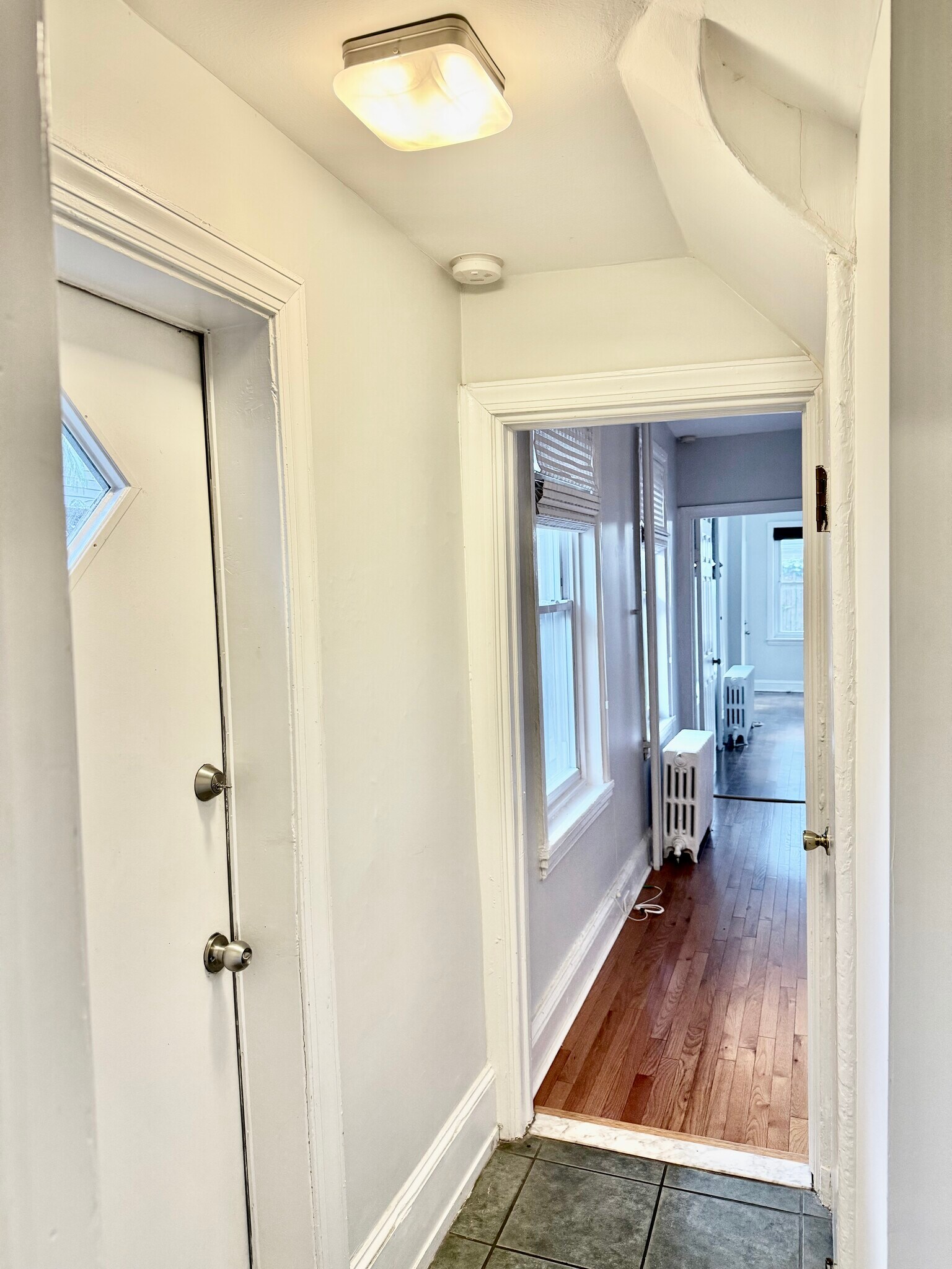 Building Photo - 302 Dickinson St