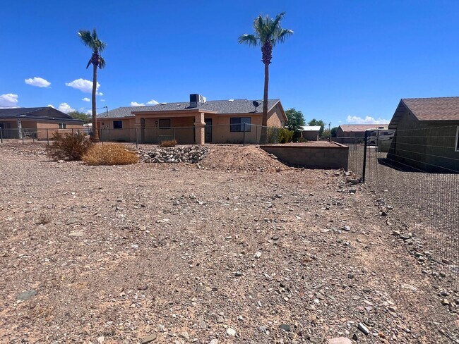 Building Photo - Lake views, lake views, lake views! Longte...