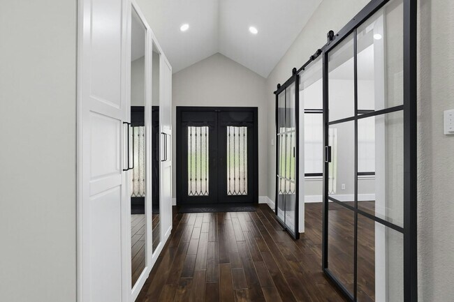 Building Photo - 17006 Silverwood Dr