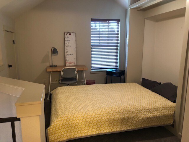 Building Photo - Fully Furnished Home
